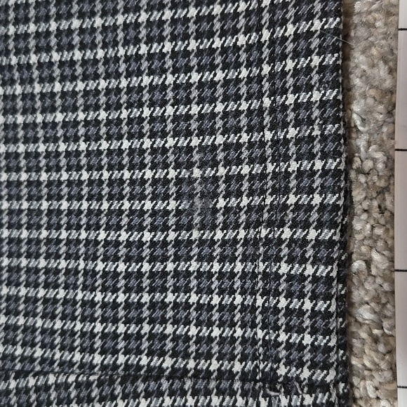 Simply Vera skinny plaid pull on pants in medium - Picture 10 of 10